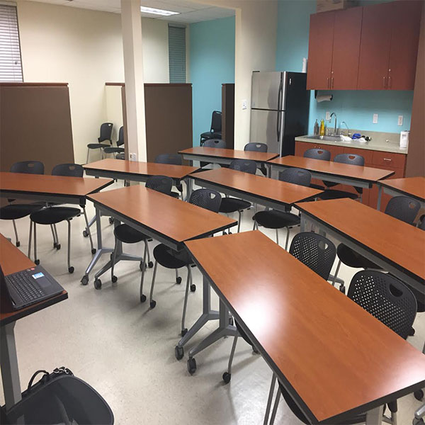 Training room with configurable tables